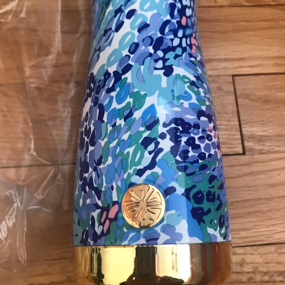 Lilly Pulitzer “Squeeze the Day” water bottle - Picture 2 of 4
